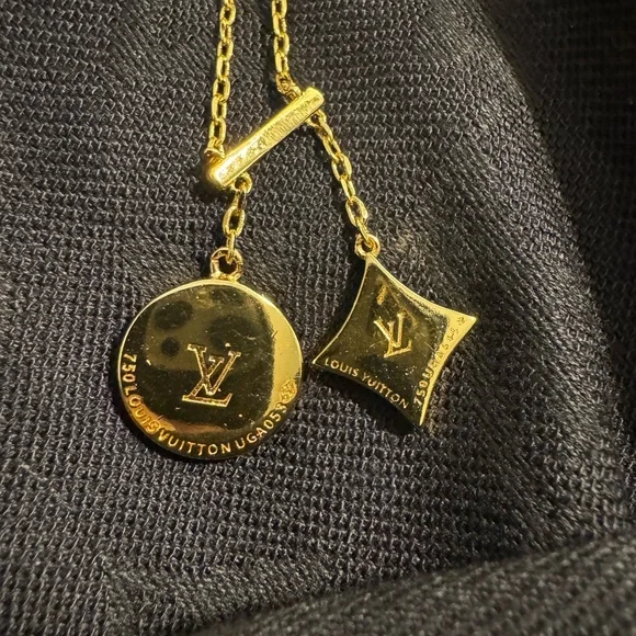 Louis Vuitton Star Logo Gold Crystal Pendant Necklace - Picture 4 of 4